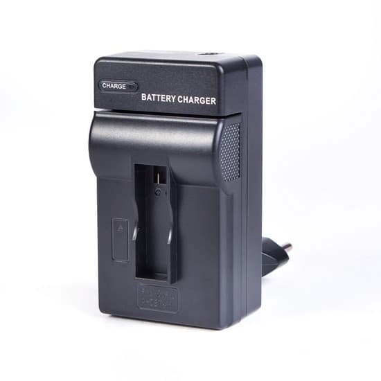 Зарядка для GoPro от 12V и 220V, Deluxe, DLGP-401, Hero 4, Переходник на евро-розетку в комплекте, Автомобильная зарядка, Чёрный