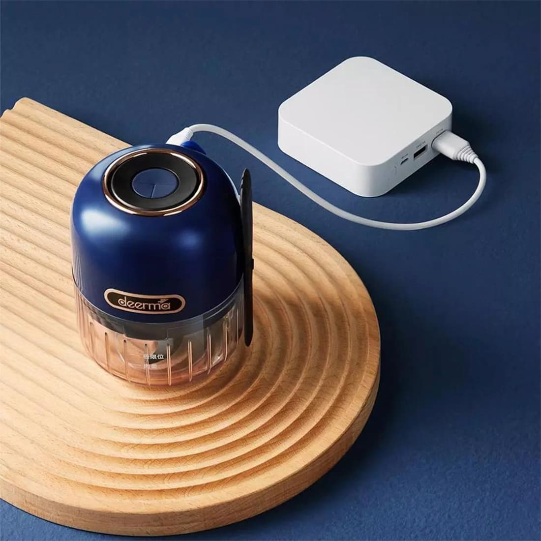 Беспроводной измельчитель, Deerma, JS100, Беспроводной и компактный, 28000 об/мин, Объем чаши 150 мл, Емкость аккумулятора 1500 мАч, Зарядка через USB-Type C, Время зарядки до 2 часов, 30 циклов работы от одного заряда, Контроль степени измельчения, ABS-пластик