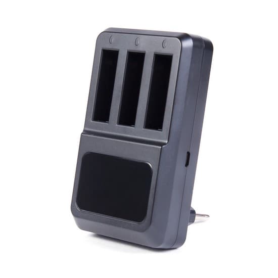 Зарядка для 3 батарей GoPro от USB, Deluxe, DLGP-404, Hero 4, 3 слота для батарей, Переходник в комплекте, Чёрный