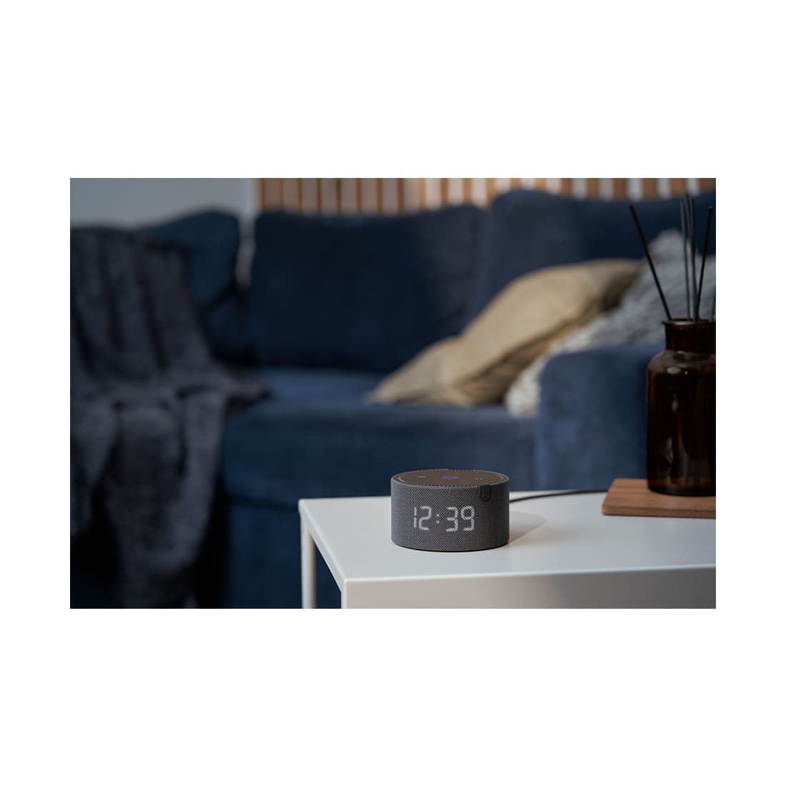 Умная колонка, Яндекс, YNDX-00020K, Яндекс Станция Мини с часами, 10Вт, 1 динамик, 4 микрофона, 150–20 000 Гц, Wi-Fi (2,4–5 ГГц), Bluetooth 5.0, AUX OUT, черный оникс