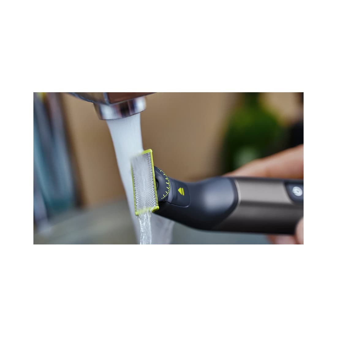 Триммер, Philips, One blade QP6552/30, Для лица и тела, Максимальная потребляемая мощность 5.4 Вт, Светодиодный цифровой дисплей, Время зарядки 1 ч, Время автономной работы 120 мин, Количество насадок в комплекте 4 шт, Число установок длины 20, Способ регулировки длины смена насадок, Минимальная длина стрижки 0.4 мм (без насадки) , Цвет темно-серый