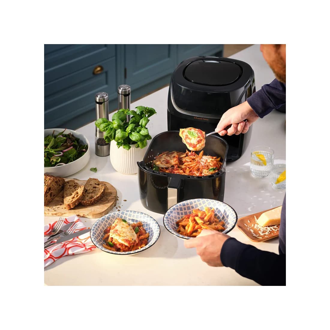 Аэрогриль, Russell Hobbs, 27160-56, Мощность1600 Вт, Объем 4,2 литра, Таймер, 8 программ, Черный